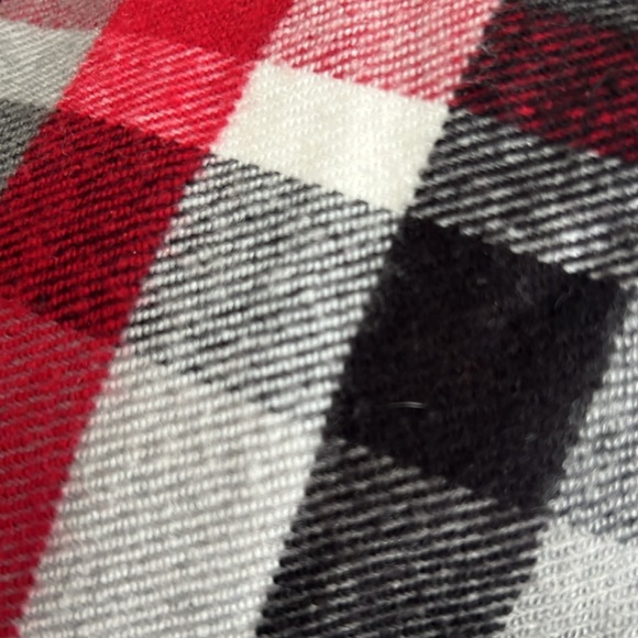Scarlett and Gray plaid scarf - Picture 4 of 4